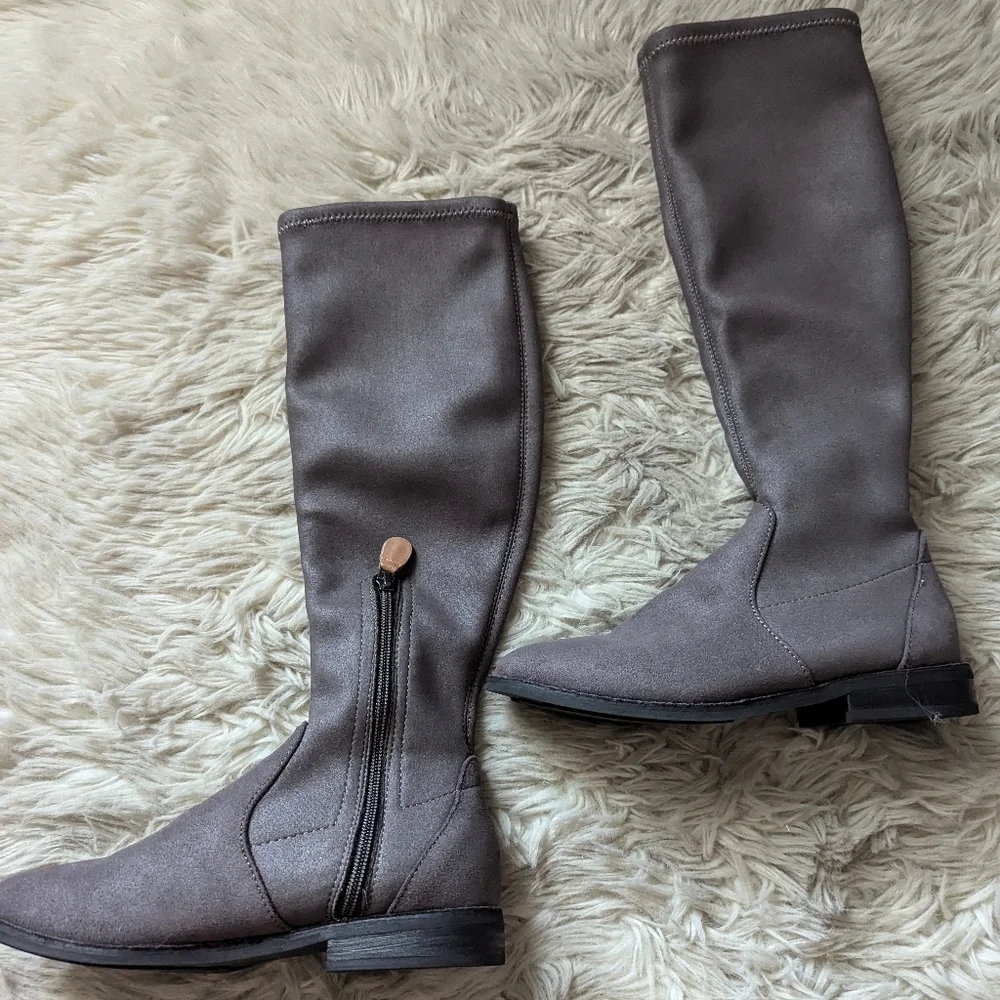EUC Gentle Souls Emma Stretch Knee High Boots in Mineral Gray